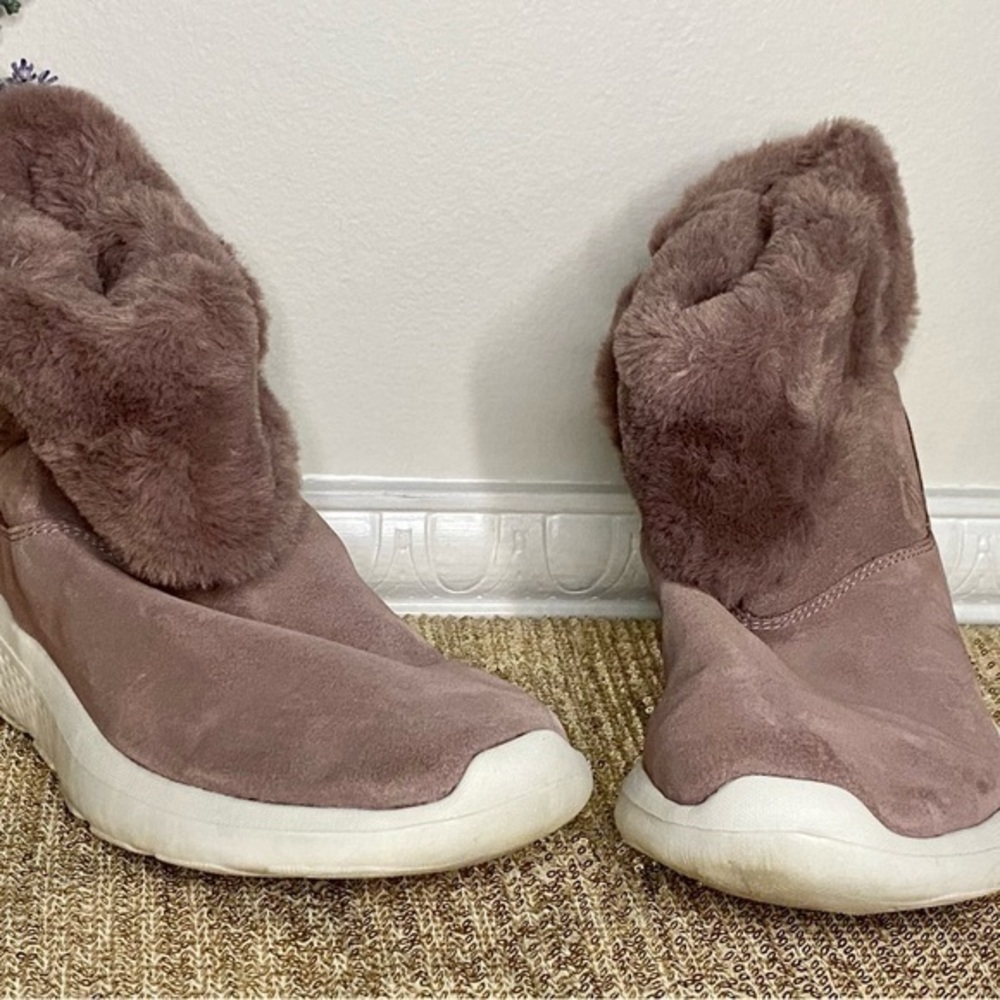 🌸Skechers Go-Walk Boots🎀